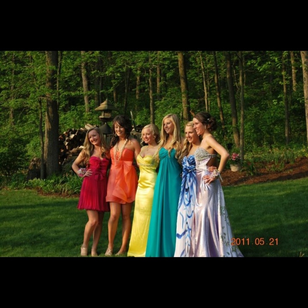 Gorgeous prom dress! Bodycon/mermaid hybrid. Offers accepted